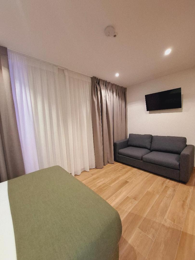 Hostal San Blas Madrid Exterior foto