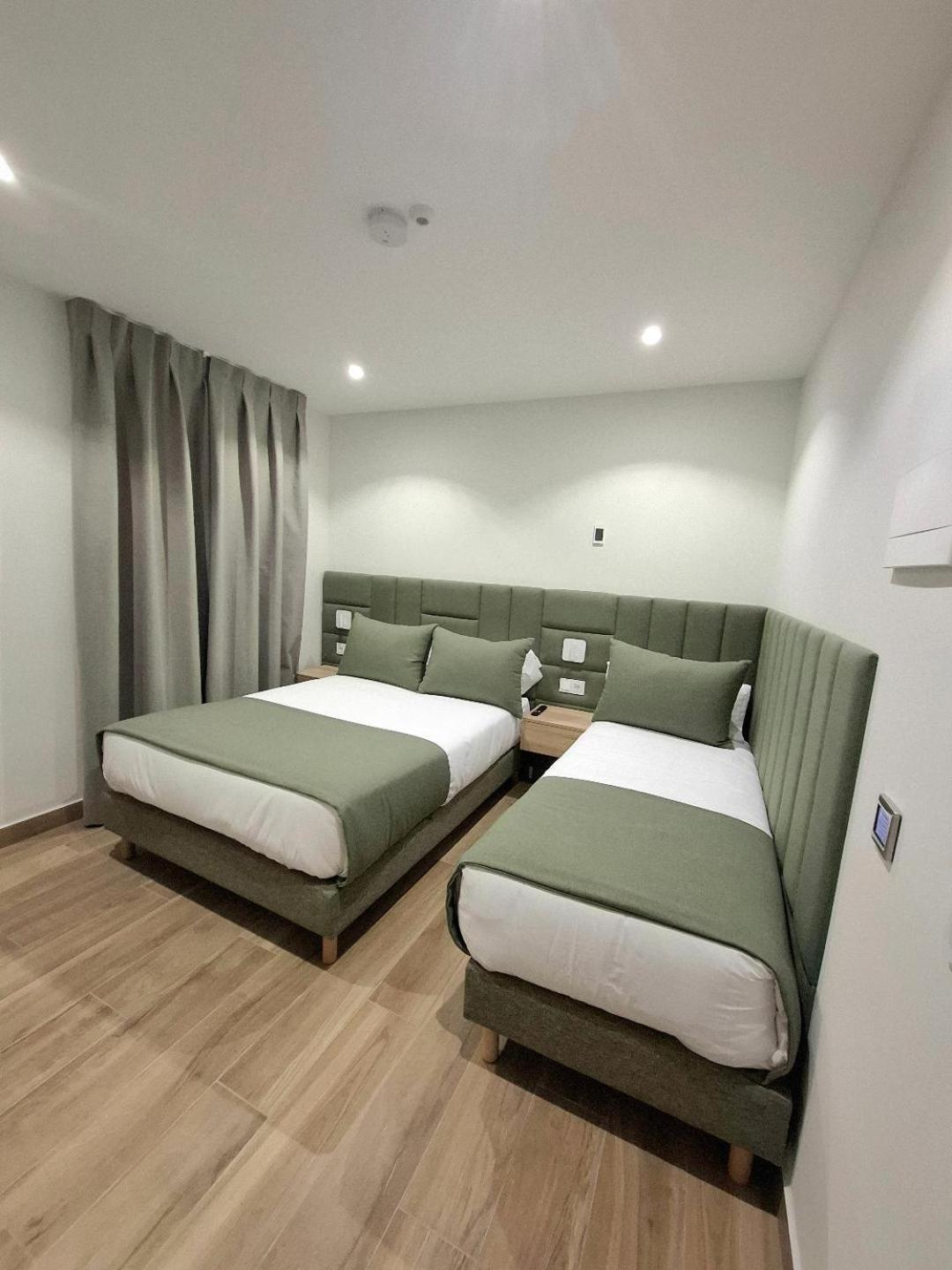 Hostal San Blas Madrid Exterior foto