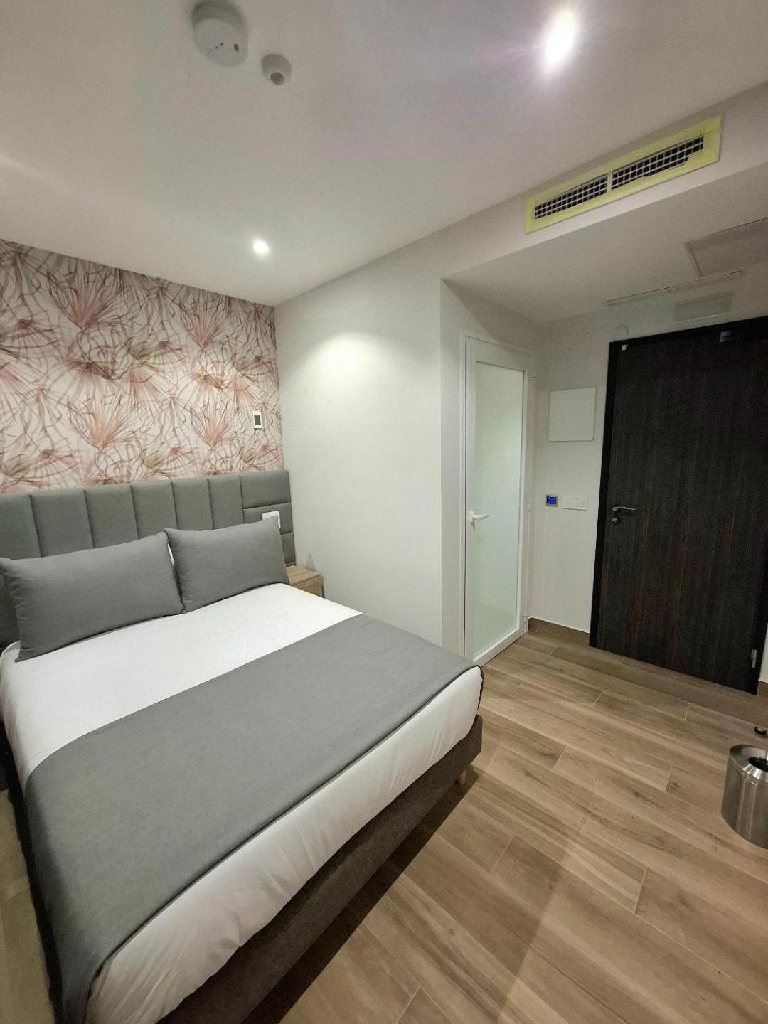 Hostal San Blas Madrid Exterior foto