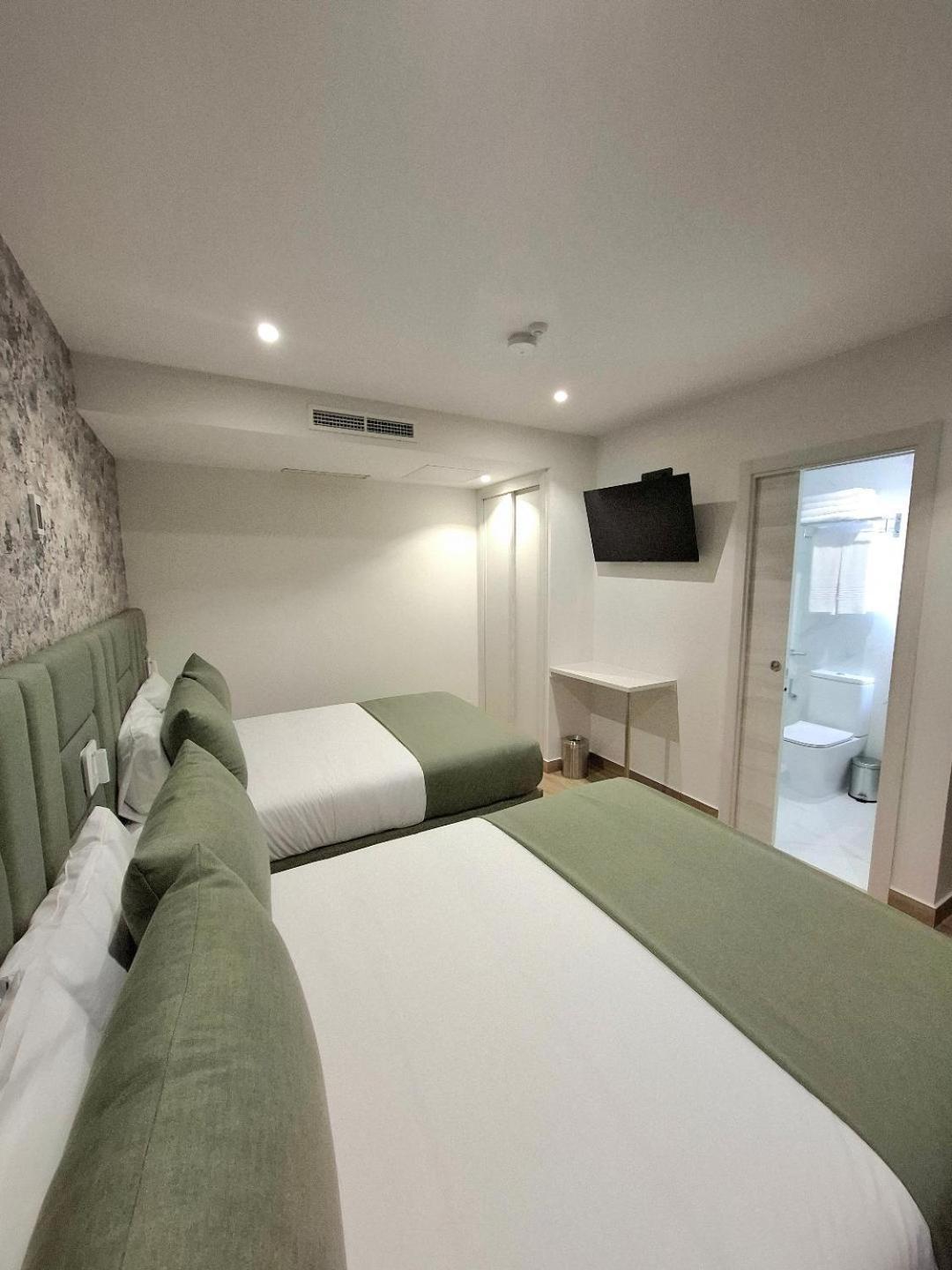 Hostal San Blas Madrid Exterior foto