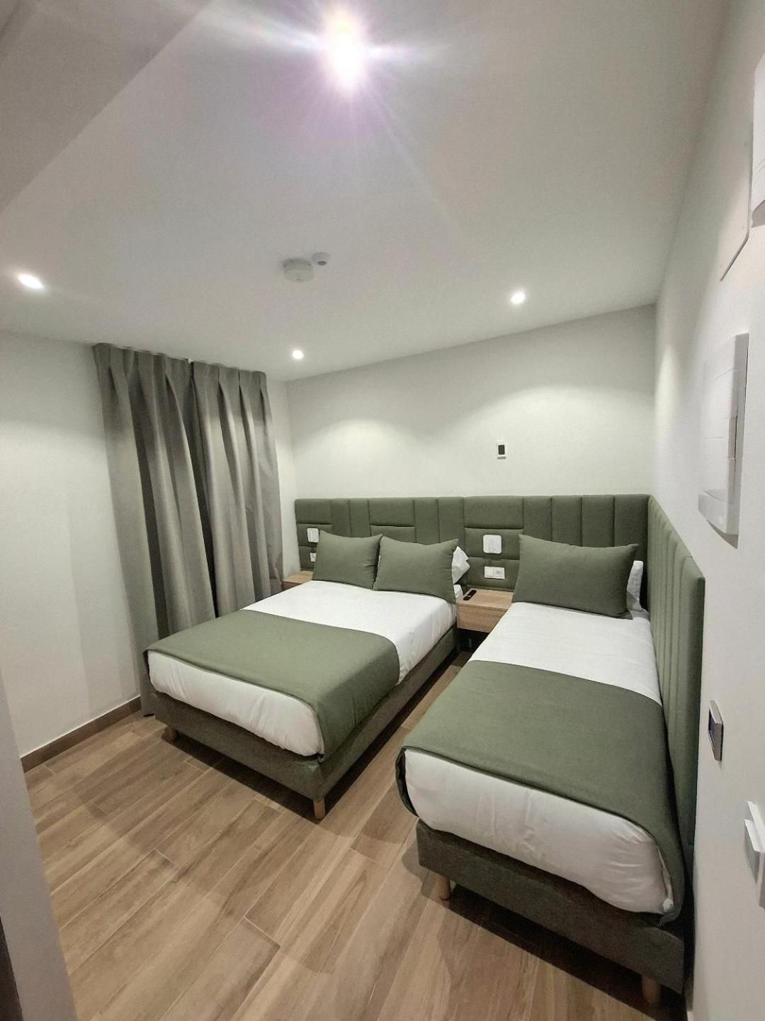 Hostal San Blas Madrid Exterior foto