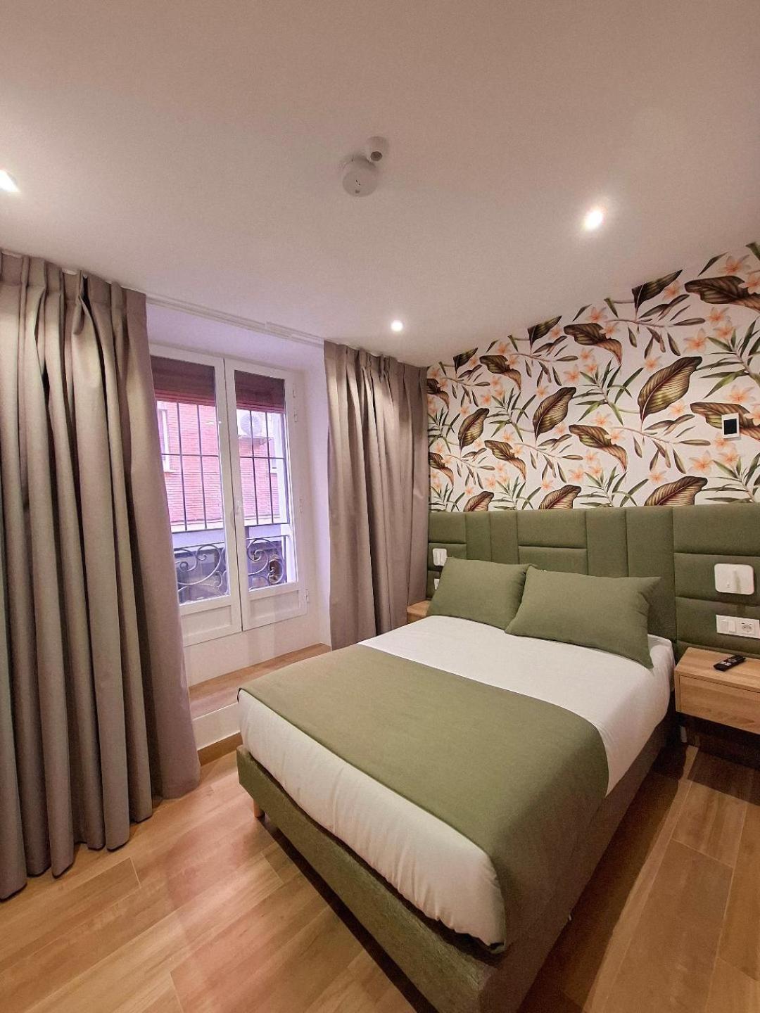 Hostal San Blas Madrid Exterior foto