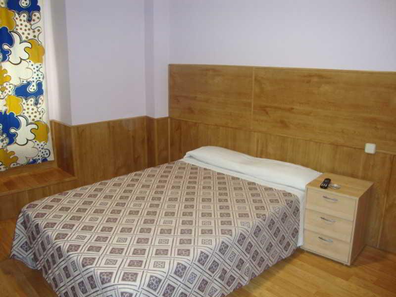 Hostal San Blas Madrid Exterior foto