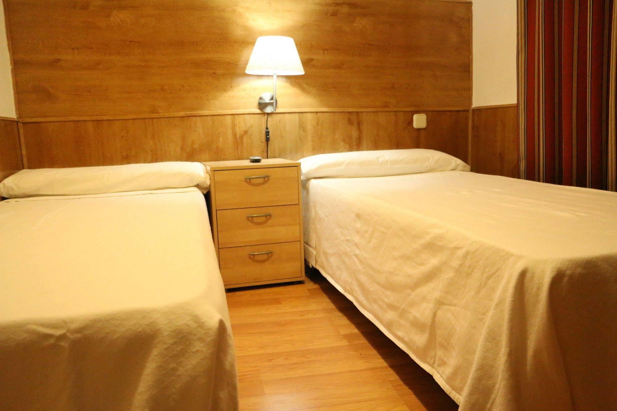 Hostal San Blas Madrid Exterior foto